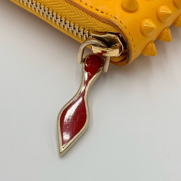 CHRISTIAN LOUBOUTIN
Calfskin Panettone Spiked Zip Around
Wallet Dark Yellow - Picture 4 of 12